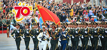 9月3日，后八里沟村组织管理人员观看抗战胜利70周年阅兵仪式